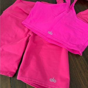 Alo set in Neon Pink! Worn once. Size XS/S